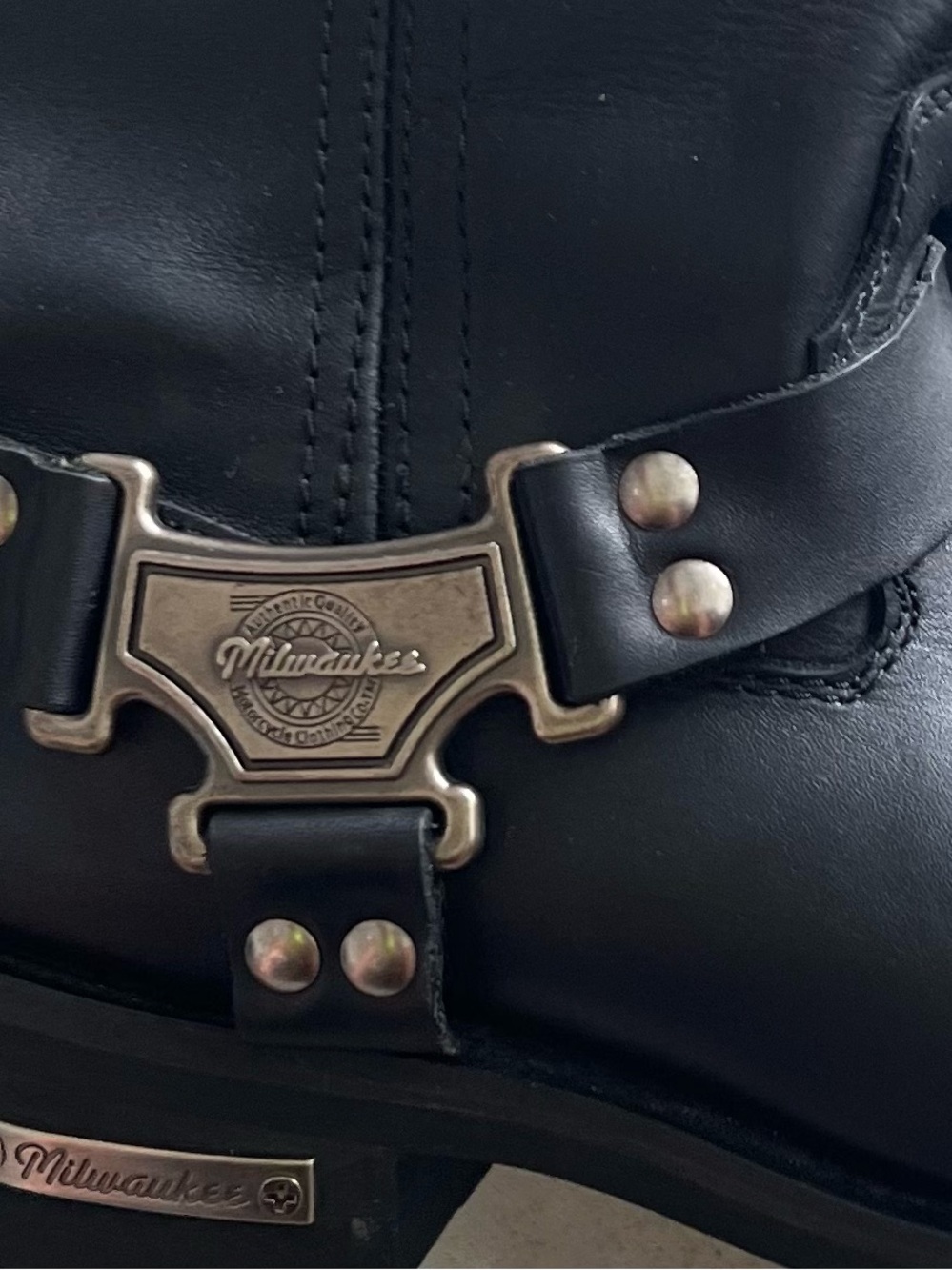 Milwaukee Men's Black Square Toe Harness